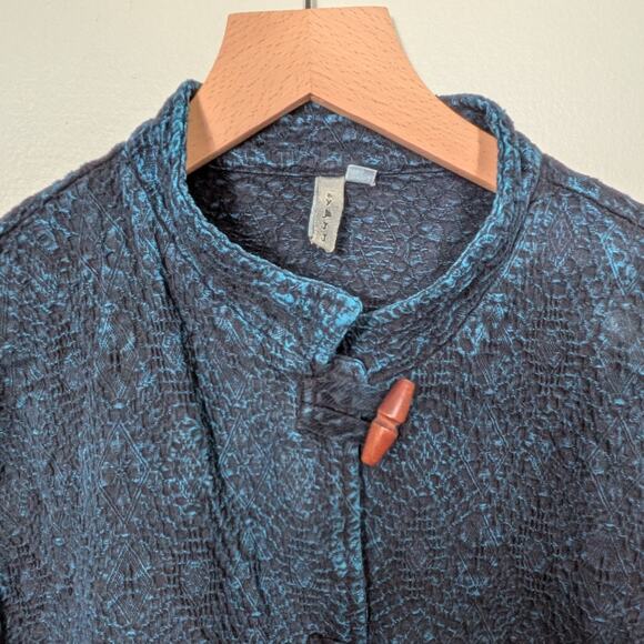 Vintage Lagenlook Topper Jacket M Blue Artsy Textured Mandarin Wooden Toggle - Picture 8 of 11